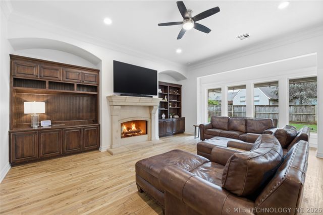 9410 E 107th Place S, Bixby, OK 74133