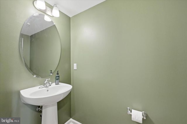 107 CLIFTON MNR, Falling Waters, WV 25419