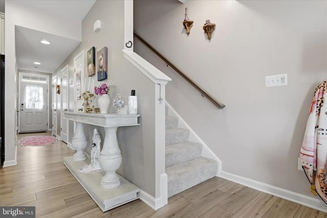 107 CLIFTON MNR, Falling Waters, WV 25419