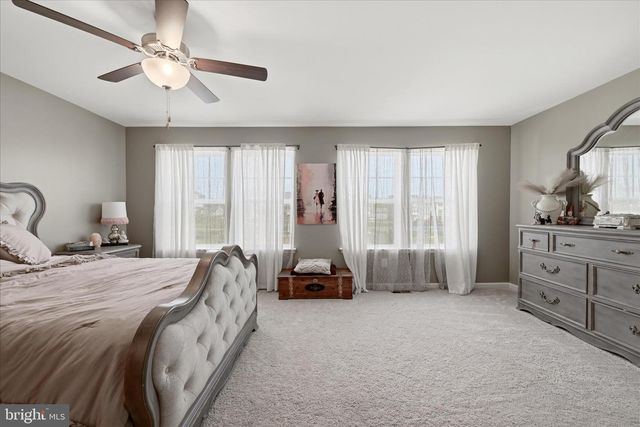107 CLIFTON MNR, Falling Waters, WV 25419