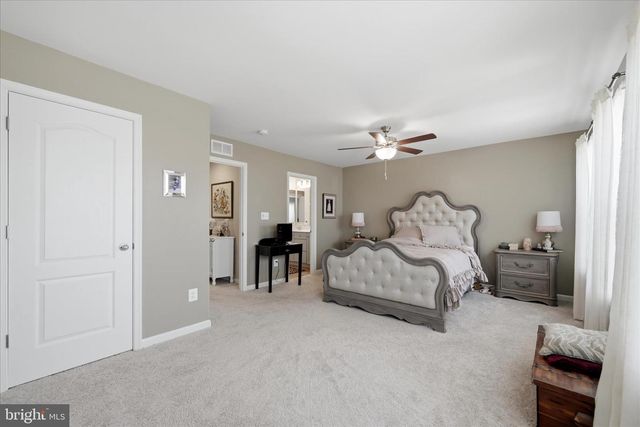 107 CLIFTON MNR, Falling Waters, WV 25419