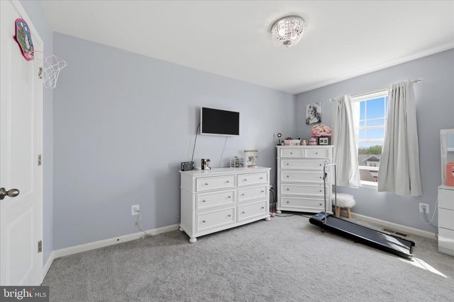 107 CLIFTON MNR, Falling Waters, WV 25419