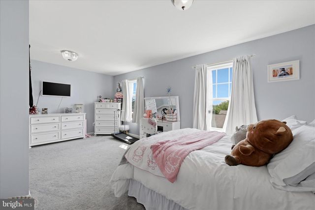 107 CLIFTON MNR, Falling Waters, WV 25419