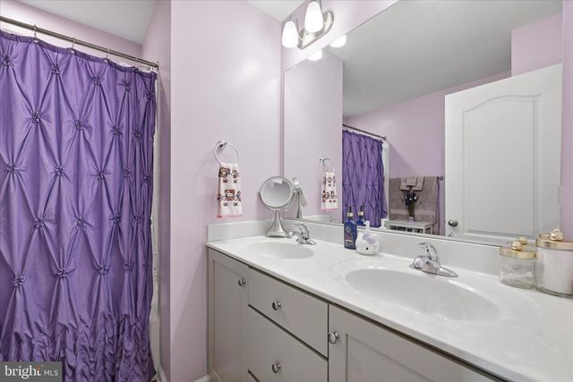 107 CLIFTON MNR, Falling Waters, WV 25419