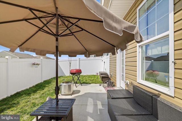 107 CLIFTON MNR, Falling Waters, WV 25419
