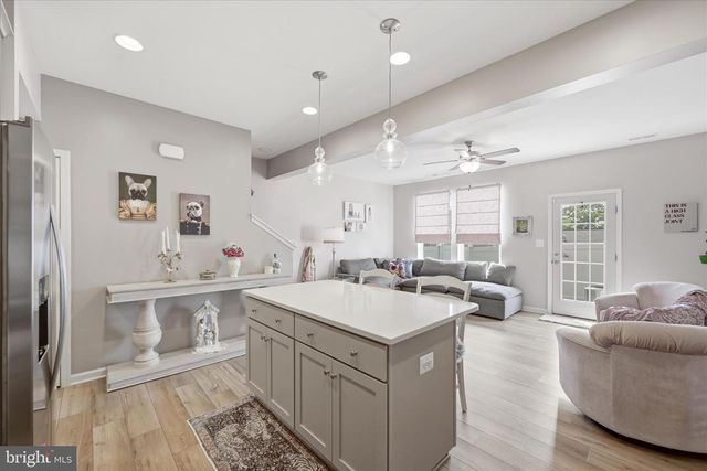 107 CLIFTON MNR, Falling Waters, WV 25419