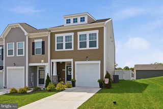 107 CLIFTON MNR, Falling Waters, WV 25419