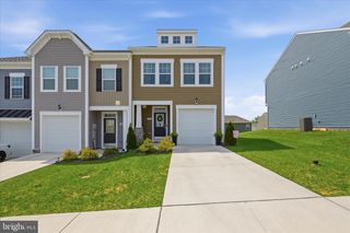 107 CLIFTON MNR, Falling Waters, WV 25419