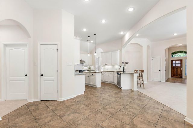 35 E Wolf Cabin Circle, Spring, TX 77389