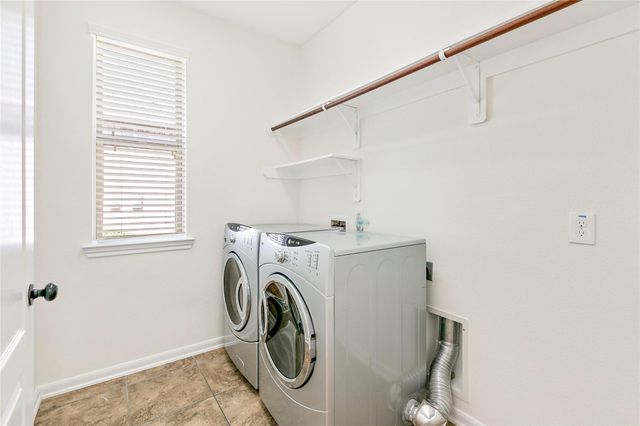35 E Wolf Cabin Circle, Spring, TX 77389