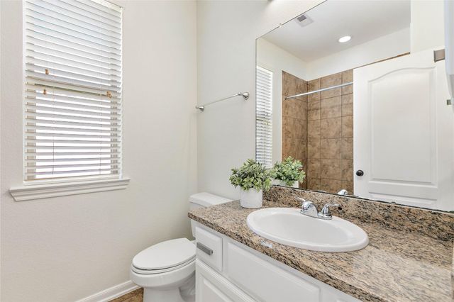 35 E Wolf Cabin Circle, Spring, TX 77389