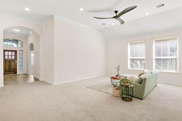 35 E Wolf Cabin Circle, Spring, TX 77389