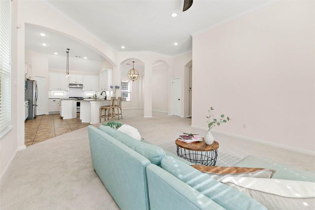 35 E Wolf Cabin Circle, Spring, TX 77389