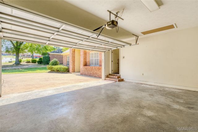 561 PINE TREE Lane, Montgomery, AL 36109