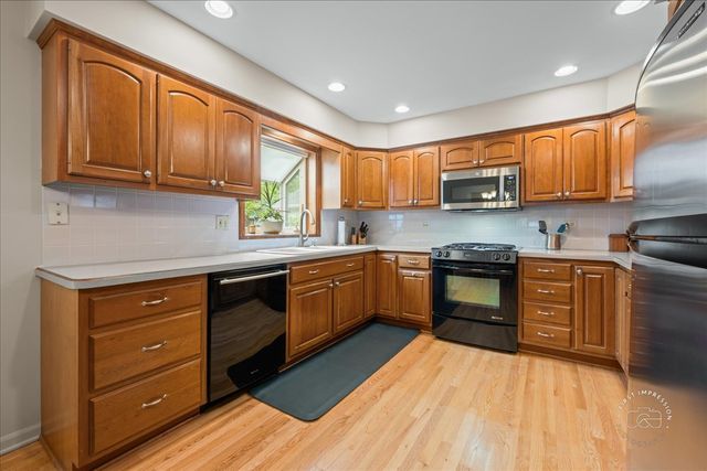 924 Royal Blackheath Court, Naperville, IL 60563