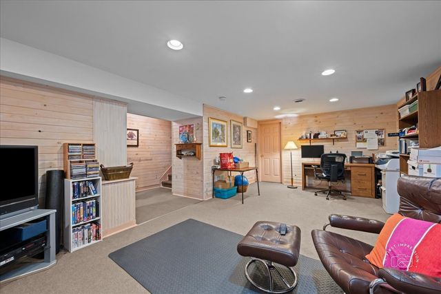 924 Royal Blackheath Court, Naperville, IL 60563