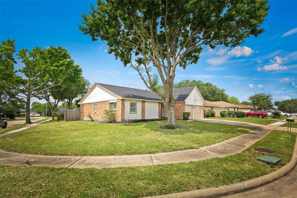 2026 Lazy Lane, Missouri City, TX 77489
