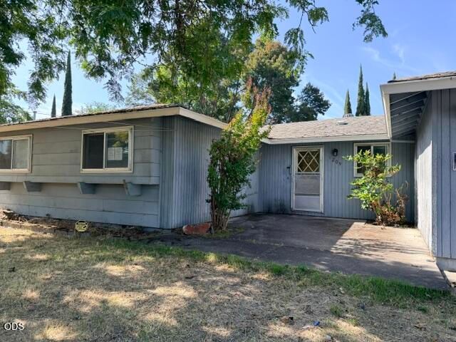 1209 N 10th Street, Central Point, OR 97502