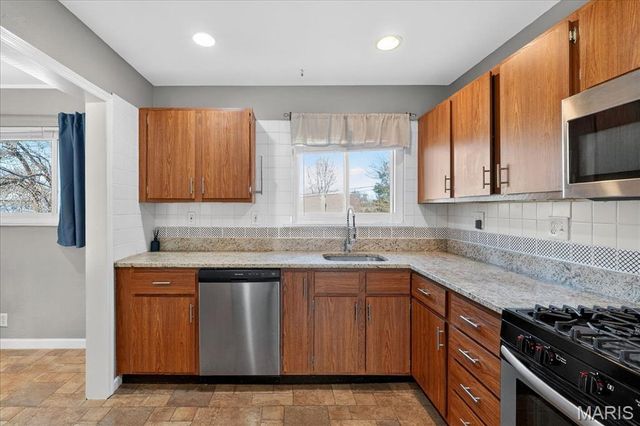 1335 Derhake Road, Florissant, MO 63033