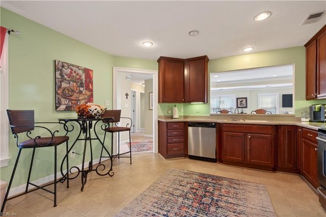 905 Turtle Pond LN, Virginia Beach, VA 23455