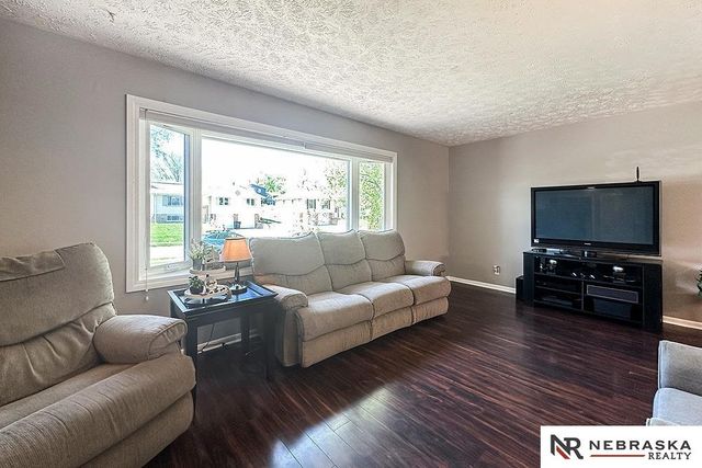 1127 Laport Drive, Papillion, NE 68046