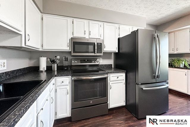 1127 Laport Drive, Papillion, NE 68046