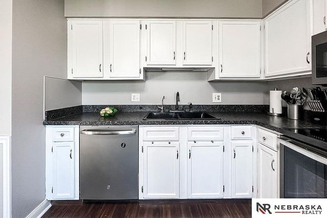 1127 Laport Drive, Papillion, NE 68046