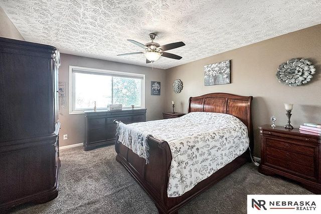 1127 Laport Drive, Papillion, NE 68046