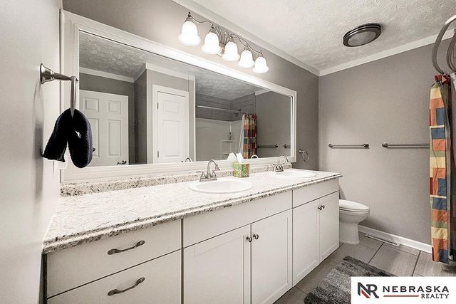 1127 Laport Drive, Papillion, NE 68046