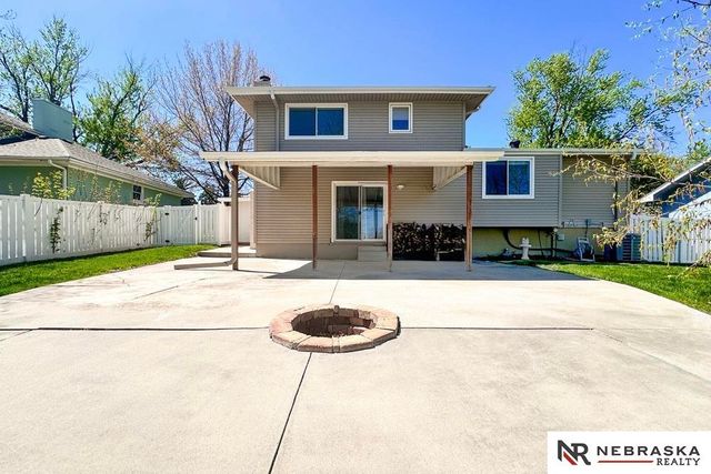 1127 Laport Drive, Papillion, NE 68046