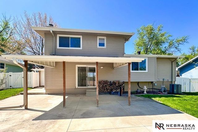 1127 Laport Drive, Papillion, NE 68046