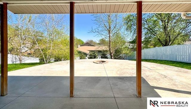 1127 Laport Drive, Papillion, NE 68046