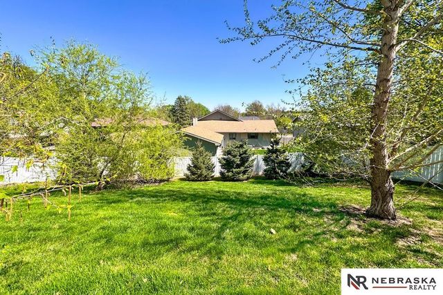 1127 Laport Drive, Papillion, NE 68046