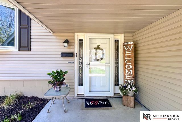 1127 Laport Drive, Papillion, NE 68046