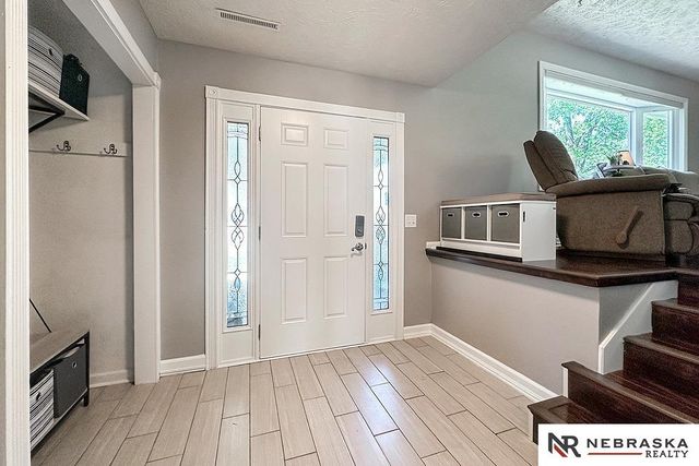 1127 Laport Drive, Papillion, NE 68046