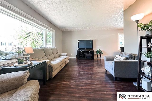 1127 Laport Drive, Papillion, NE 68046