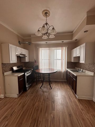 2701 W 18th Street 2F, Chicago, IL 60608