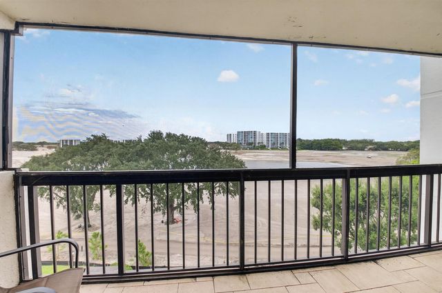 1761 SE Bridgewood Drive, Boca Raton, FL 33434