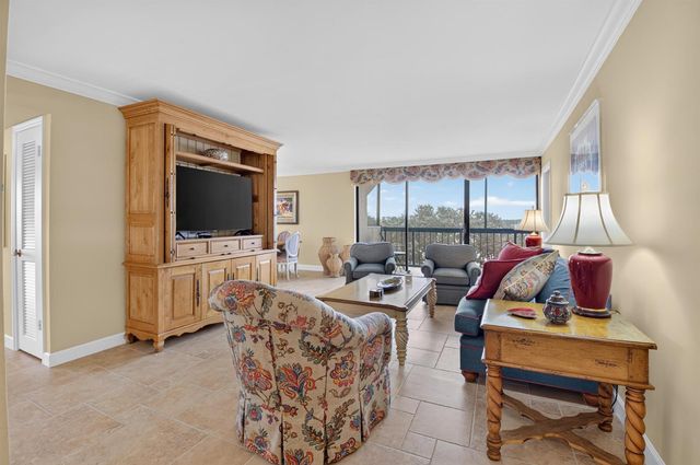 1761 SE Bridgewood Drive, Boca Raton, FL 33434