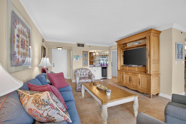 1761 SE Bridgewood Drive, Boca Raton, FL 33434