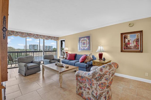 1761 SE Bridgewood Drive, Boca Raton, FL 33434
