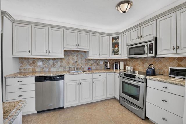 1761 SE Bridgewood Drive, Boca Raton, FL 33434