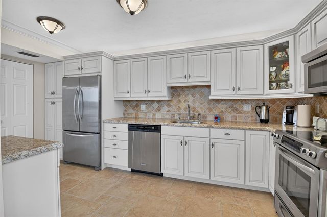 1761 SE Bridgewood Drive, Boca Raton, FL 33434