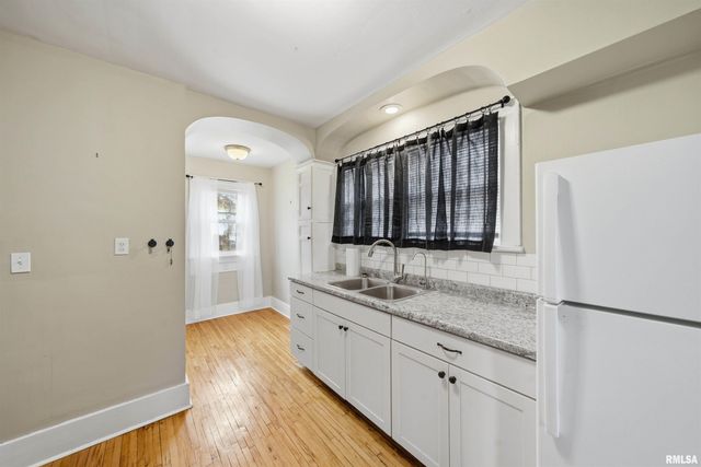 1129 W GILBERT Avenue, Peoria, IL 61604