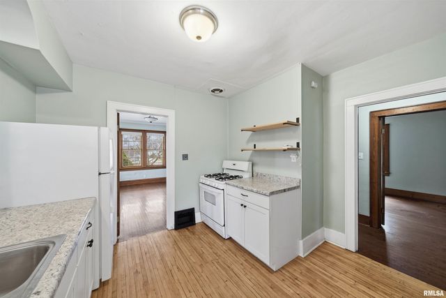 1129 W GILBERT Avenue, Peoria, IL 61604