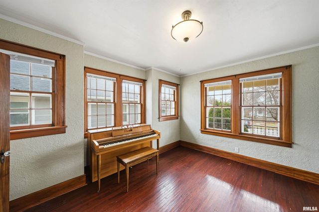 1129 W GILBERT Avenue, Peoria, IL 61604