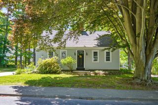 13 Nesmith Street, Derry, NH 03038