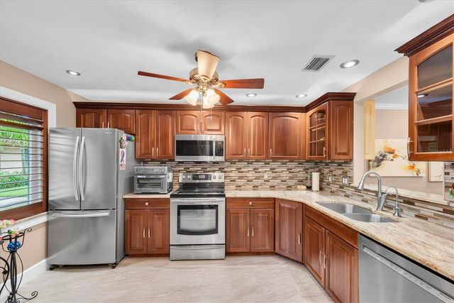 19029 US HIGHWAY 19 N 13E, Clearwater, FL 33764