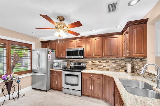 19029 US HIGHWAY 19 N 13E, Clearwater, FL 33764