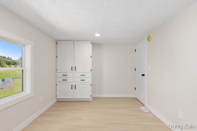 1595 N County Line Road, Belvidere Twp, MI 48886